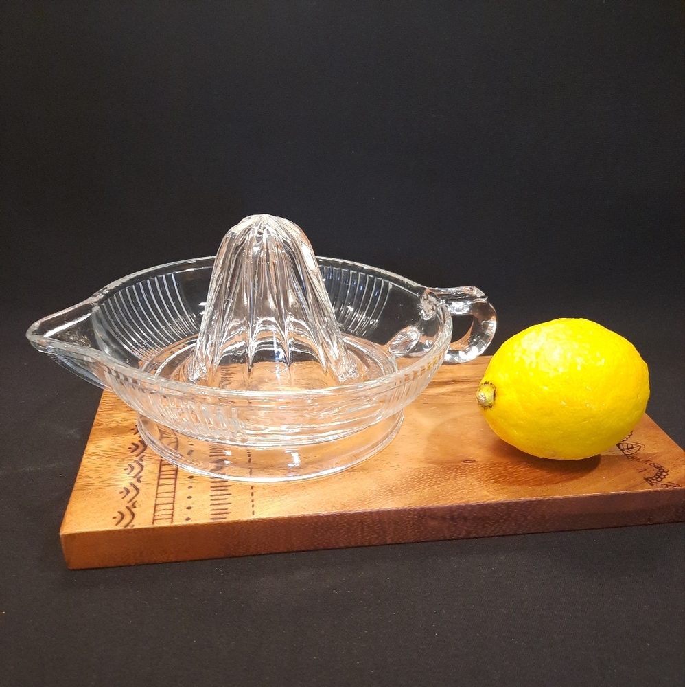 Clear Footed Handled Glass Juicer Reamer with Vertical Lines Design